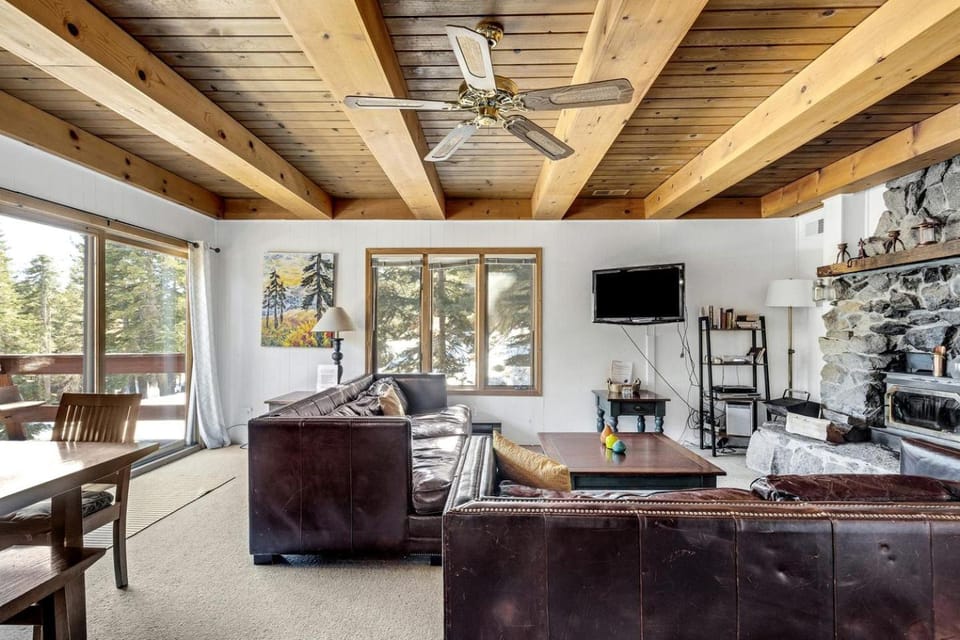 Luminous Lake Cabin Perfect for Groups and Outdoor Activities in Bear Valley, California Cabin in Bear Valley