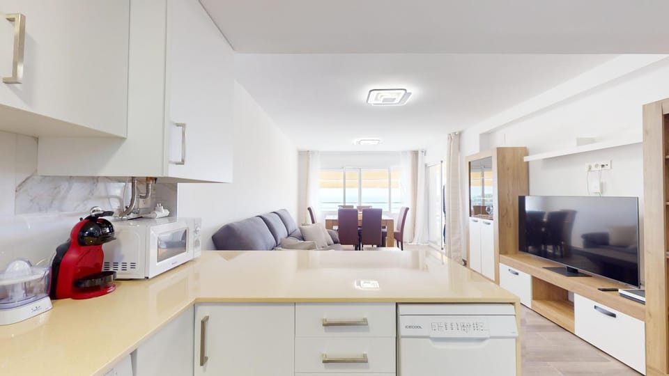 Communal lounge/ TV room, TV and multimedia, Kitchen or kitchenette, Dining area