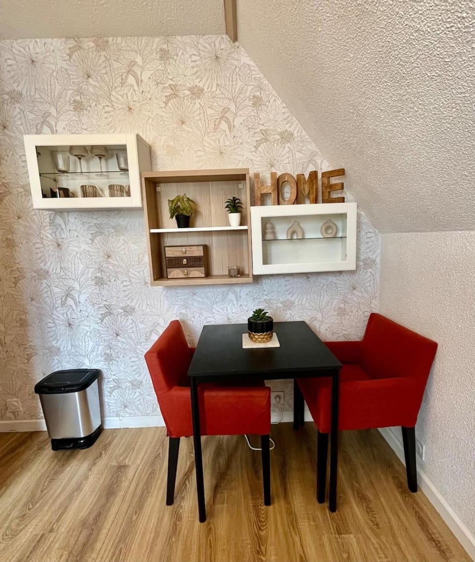 Dining area, Meals