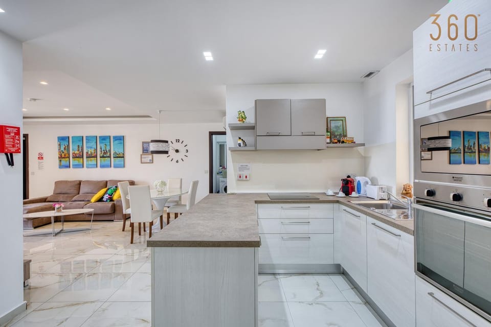 Kitchen or kitchenette, dishwasher, minibar, oven, stove, washing machine, dryer