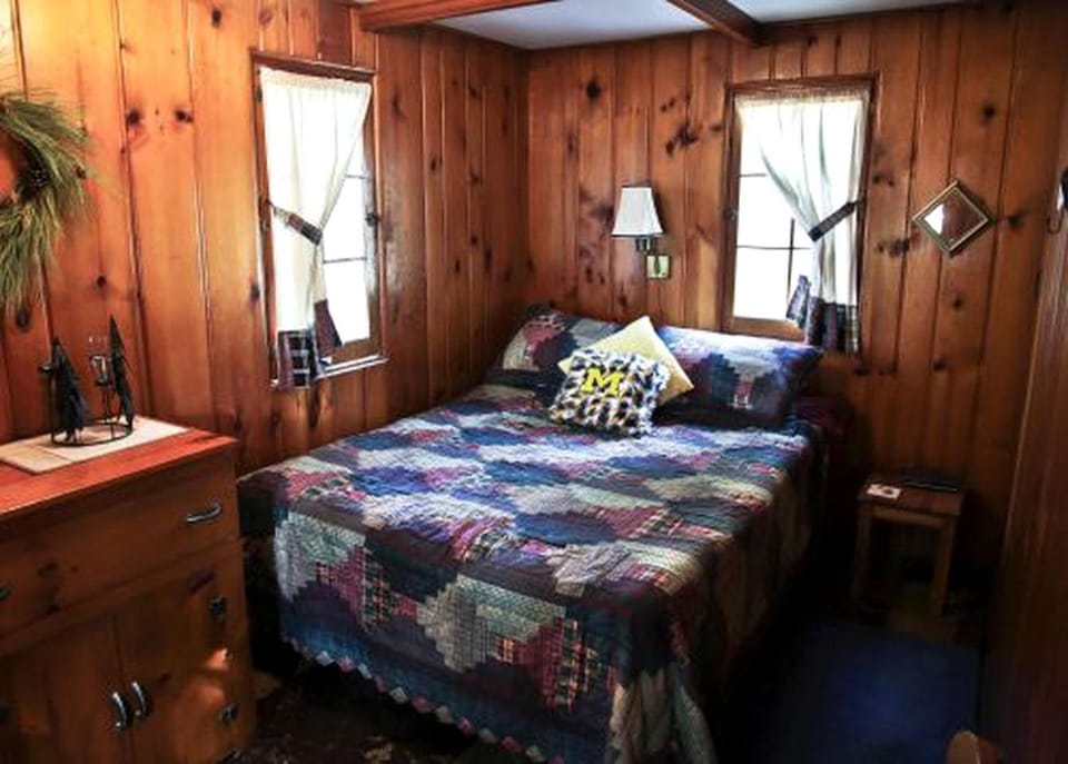Fantastic, Cute, Lakefront Cabin in Carp Lake, Michigan Cabin in Carp Lake