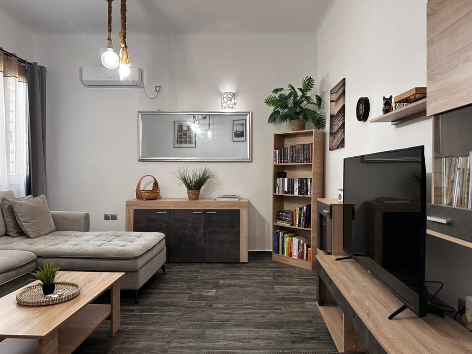 TV and multimedia, Living room, Seating area, Evening entertainment, internet, internet, air conditioner