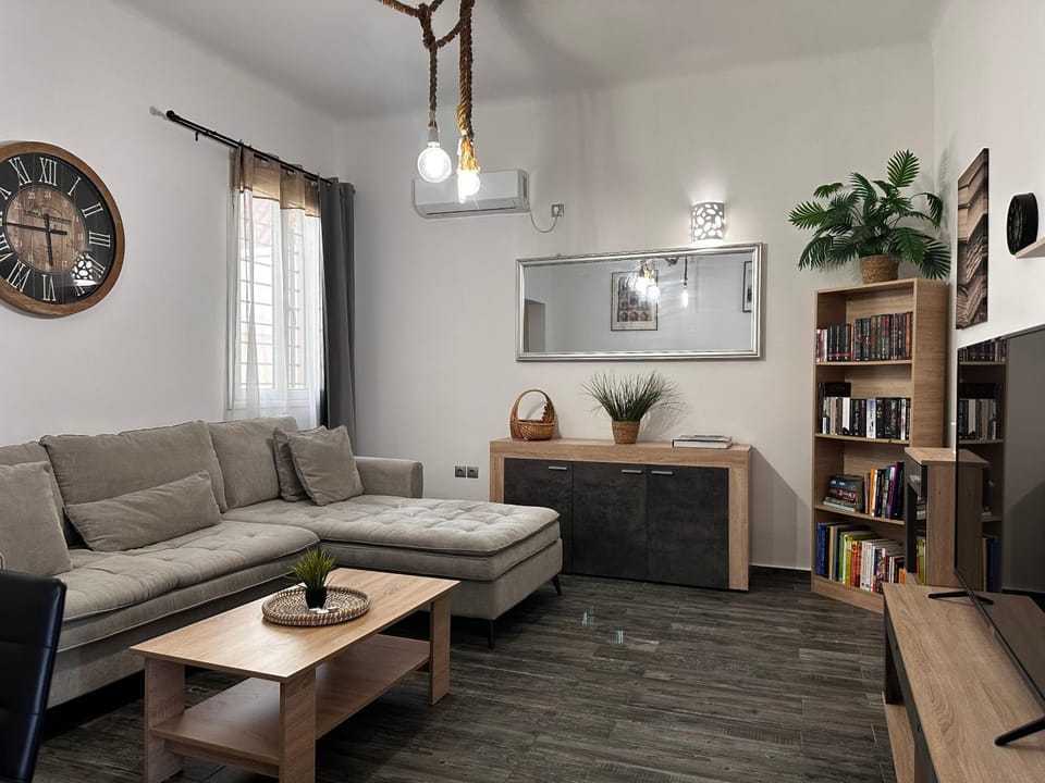 Library, TV and multimedia, Living room, Seating area