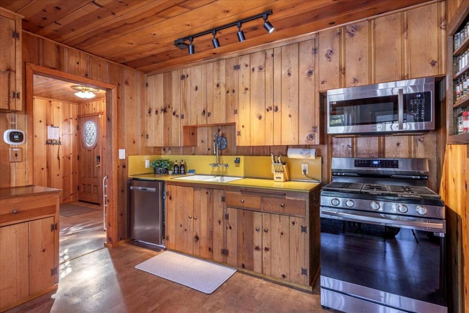 Beautiful Mountain Escape Near Lake Tahoe & Kings Beach, California House in Tahoe Vista