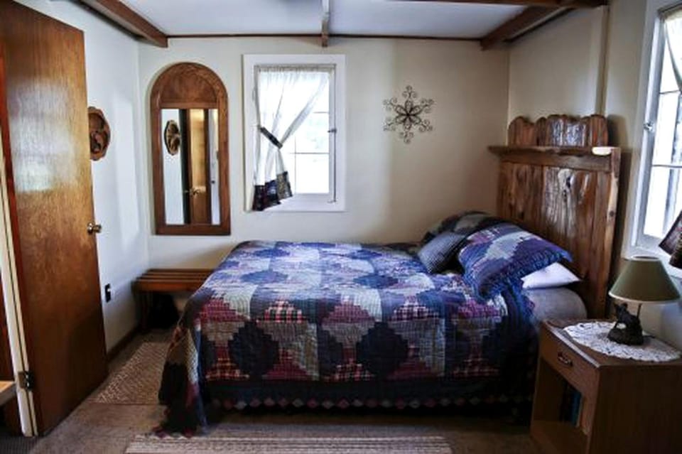 Stunning Cabin with Lake Access and Barbecue in Carp Lake, Michigan Cabin in Carp Lake