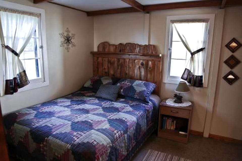 Stunning Cabin with Lake Access and Barbecue in Carp Lake, Michigan Cabin in Carp Lake