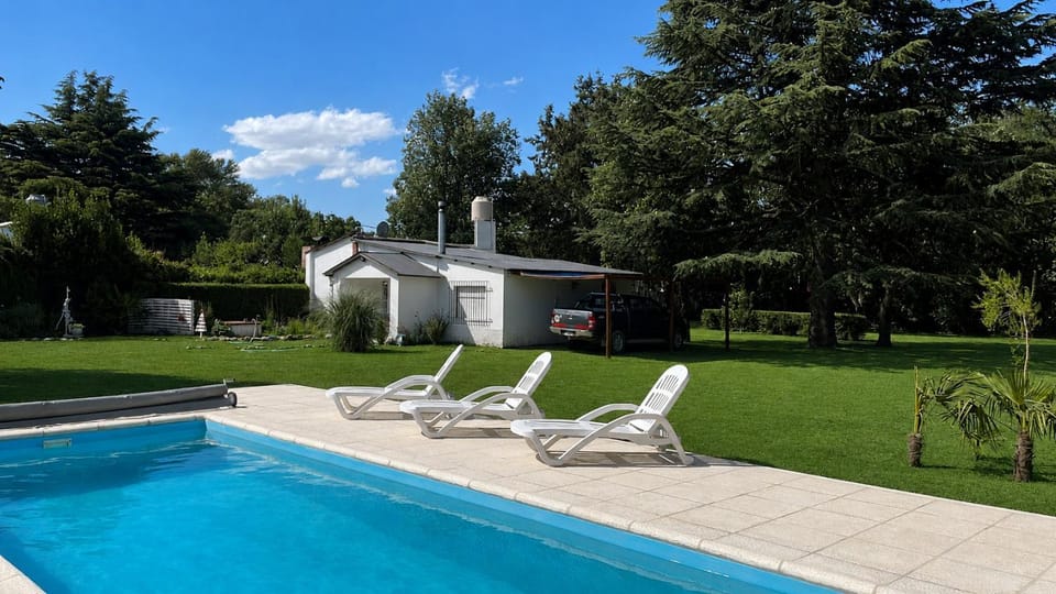 Property building, Garden, Garden view, Pool view, Swimming pool, sunbed
