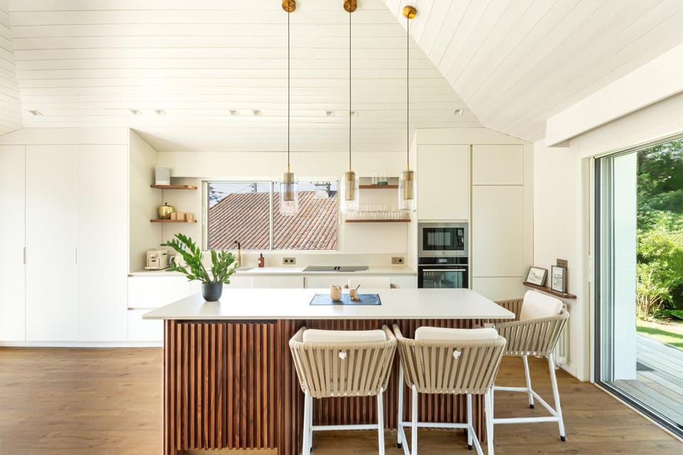 Decorative detail, Dining area, microwave, oven, kitchen