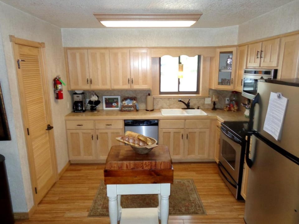Lakefront Cottage with Spa Perfect for Water Activities in Mount Ida, Arkansas House in Lake Ouachita