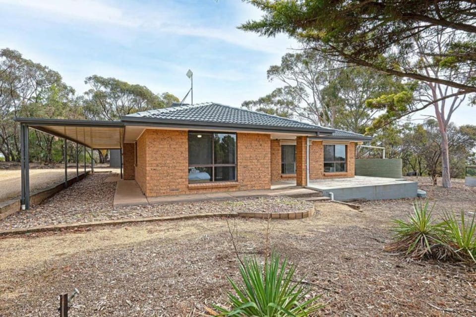 Property building, Day, Natural landscape, Garden, Garden view