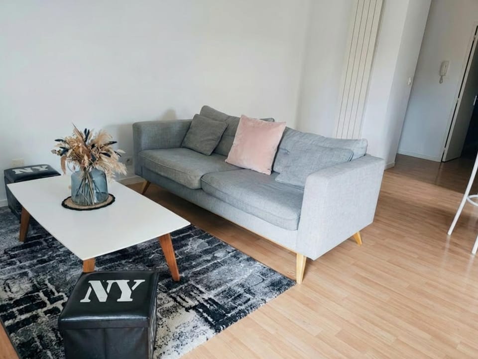 Communal lounge/ TV room, Living room, Seating area