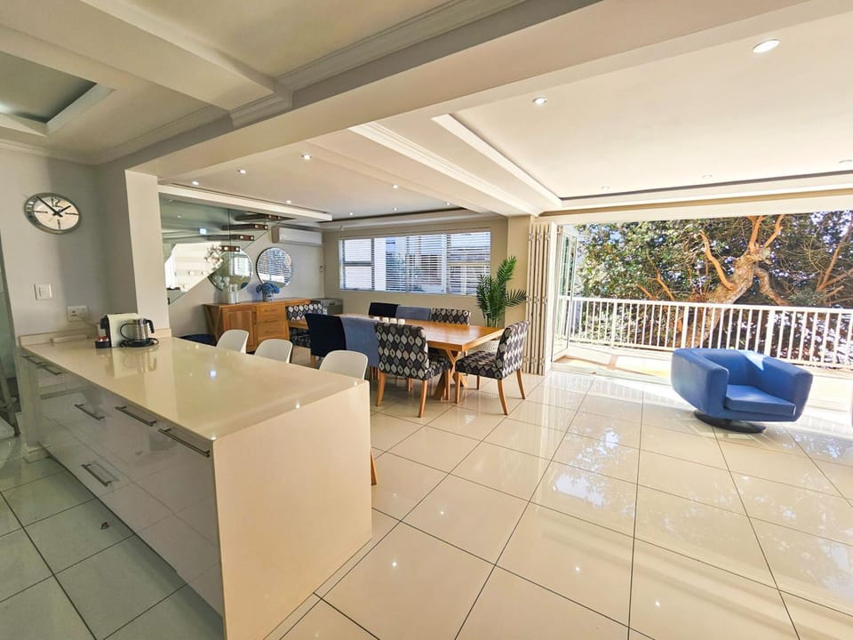 Balcony/Terrace, Living room, Seating area, Dining area, kitchen, air conditioner