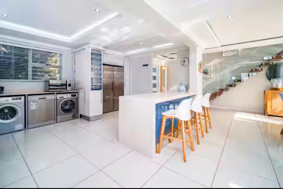 Breakfast, dishwasher, microwave, washing machine, dryer, kitchen