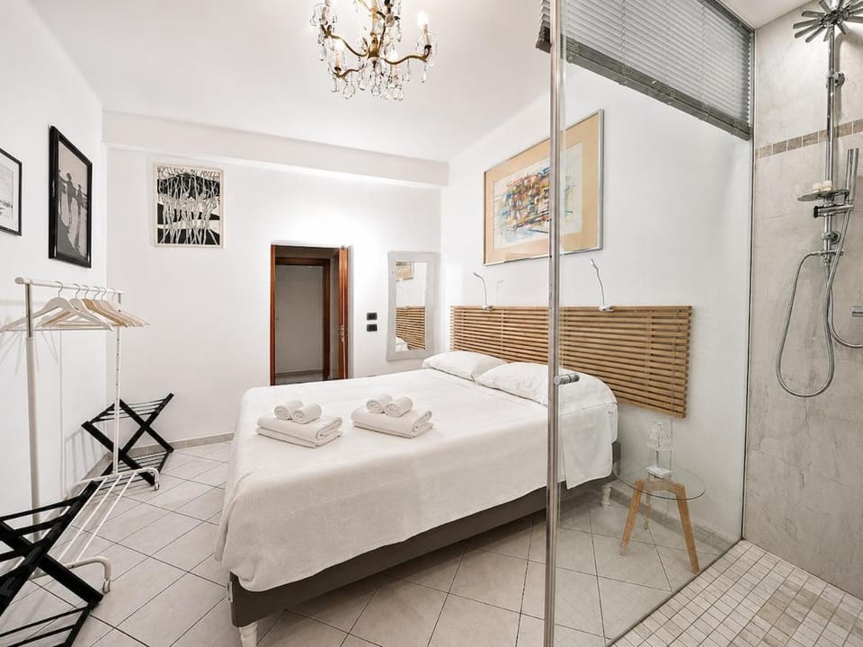 Bedroom, towels, air conditioner