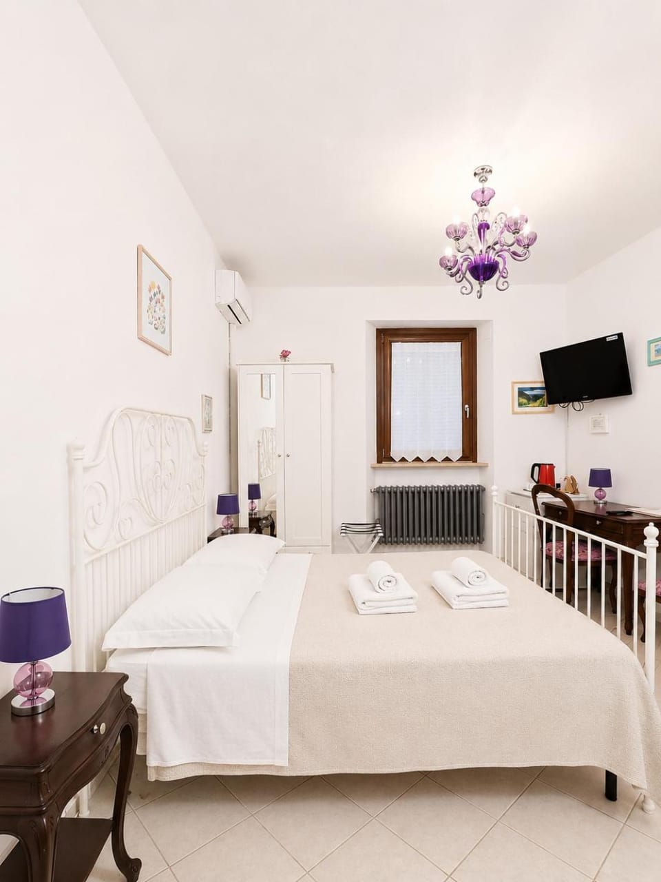 Bed, TV and multimedia, Bedroom, air conditioner