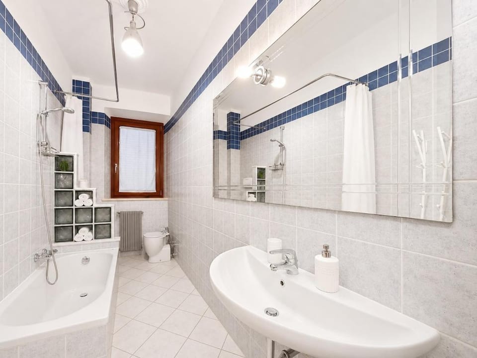 Bathroom, Bath