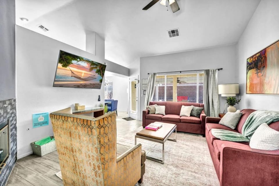 Family Fun Oasis With Hot Tub Pool Game Room House in Green Valley North