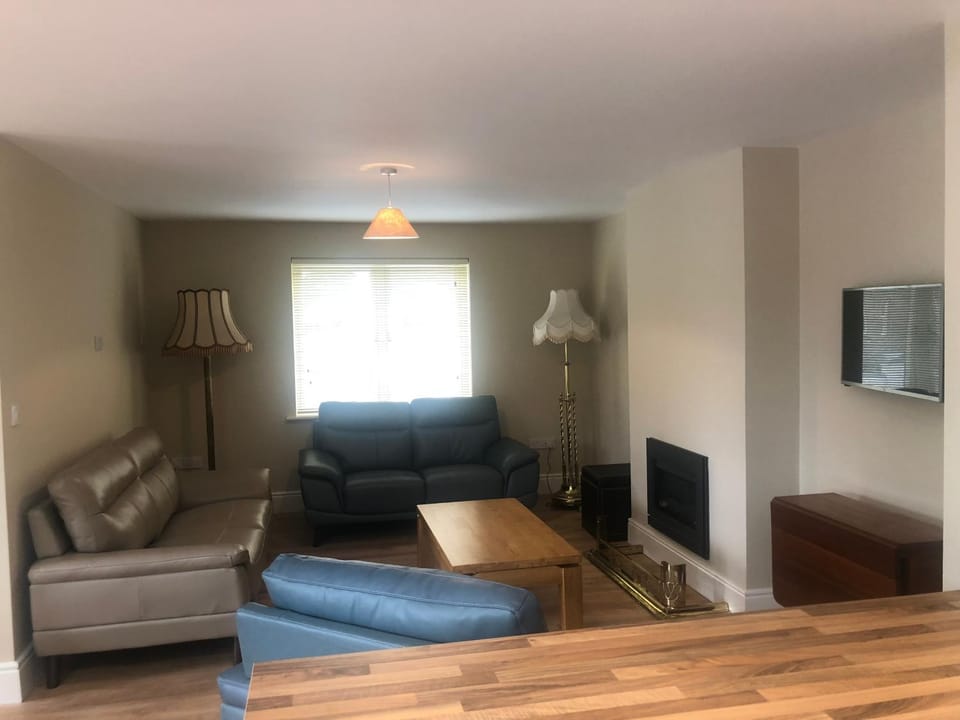 3 Bedroom House - Garden WiFi Free Parking House in Co. Tipperary, Ireland