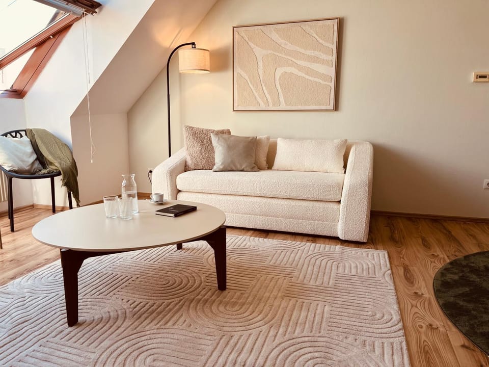 Modern 1BR plus sofabed apartment next to Metro U1 only 15min to City Center Vienna Apartment in Vienna