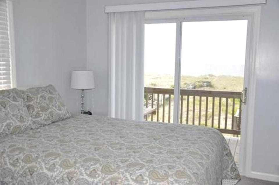Oceanfront Rental with Private Beach Access in Holden Beach, North Carolina House in Holden Beach
