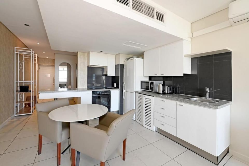 5th Floor Spacious One Bed De Waterkant Apartment in Cape Town