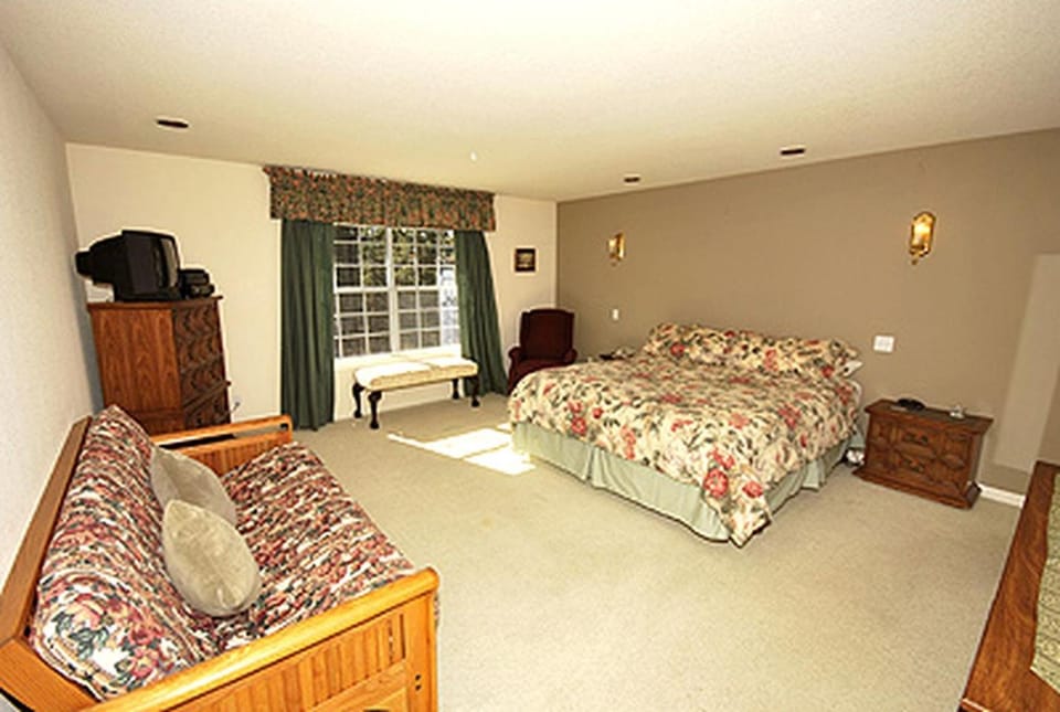 Family-Friendly Cottage with Mountain Views near Heavenly Ski Resort in South Lake Tahoe, California House in South Lake Tahoe