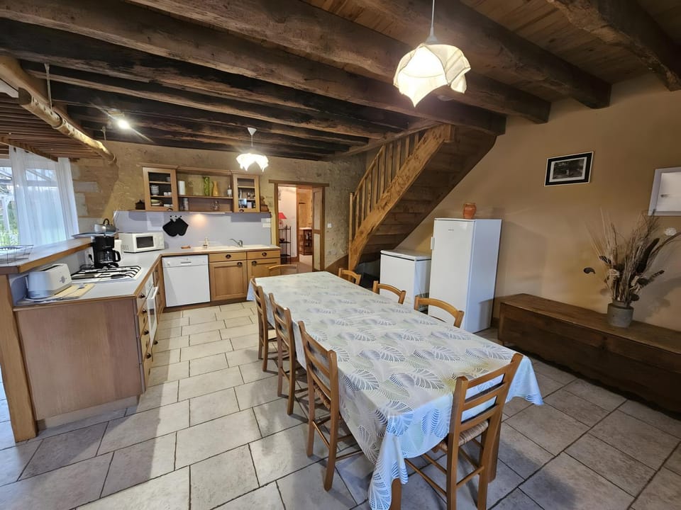 Property building, Kitchen or kitchenette, Living room