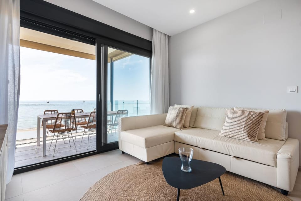 Communal lounge/ TV room, Living room