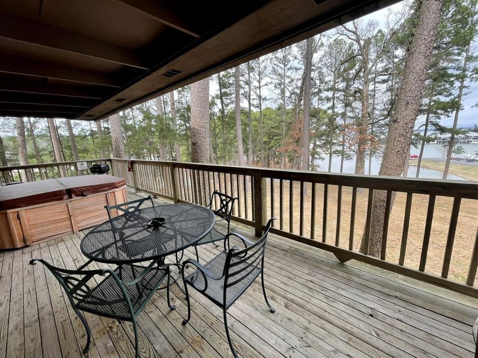 Incredible Cottage with Swimming Pool and Hot-tub on Lake Ouachita, Arkansas House in Lake Ouachita