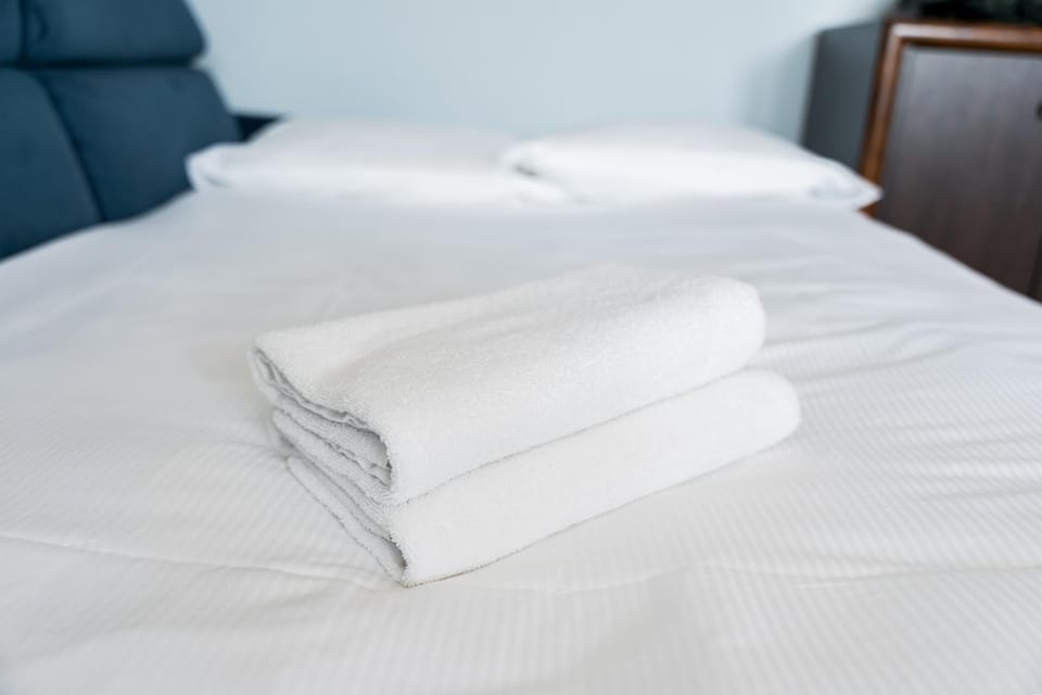 Bedroom, towels