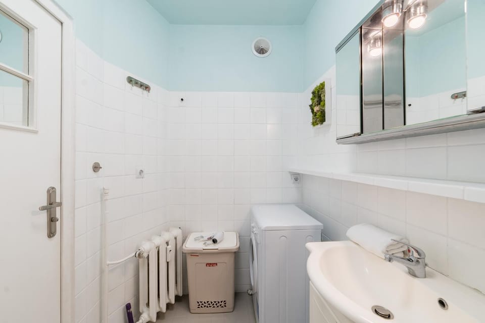 Toilet, Bathroom, towels