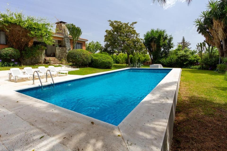 142 - Oasis Villa with Private Pool & Tropical Garden close to the Beach Villa in Torremolinos