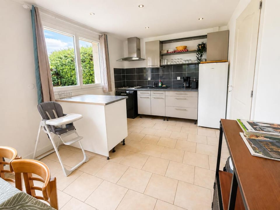 Kitchen or kitchenette, stove, kitchen