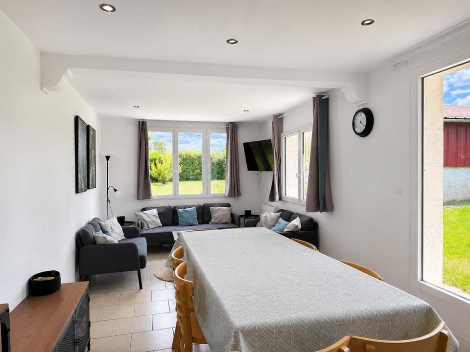 Communal lounge/ TV room, Living room, Meals