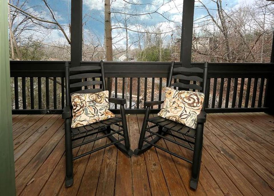 Spacious Pet-Friendly Cabin Rental at Luxury Resort Outside of Knoxville, Tennessee Cabin in Pigeon Forge