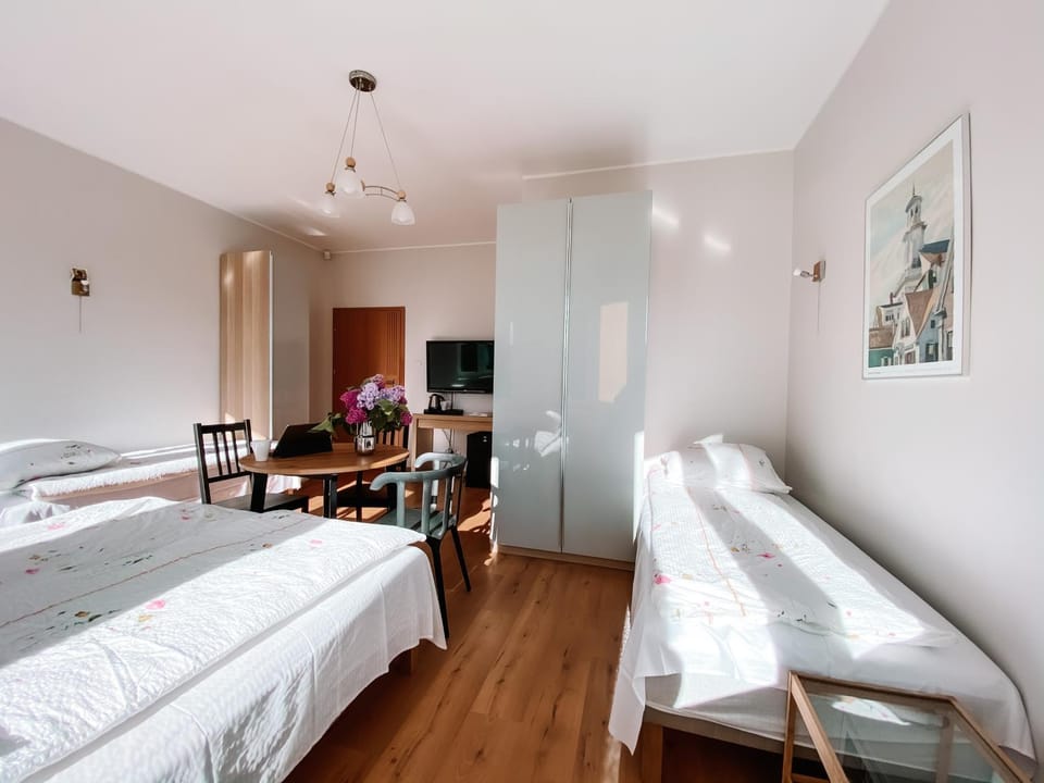Bed, Photo of the whole room, wardrobe