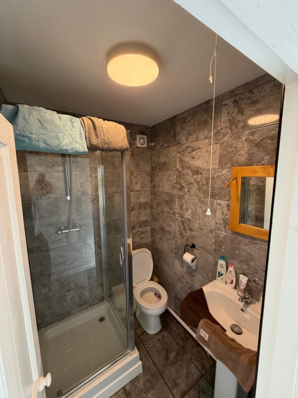 Luxury Garden Studio with Private Entrance Apartment in Southend-on-Sea