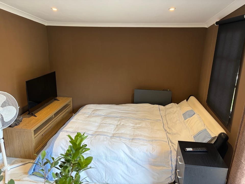Luxury Garden Shed with Private Entrance Apartment in Southend-on-Sea