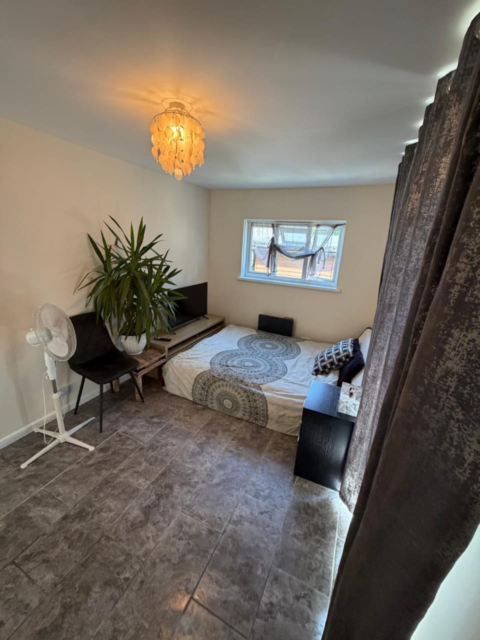 Luxury Garden Studio with Private Entrance Apartment in Southend-on-Sea