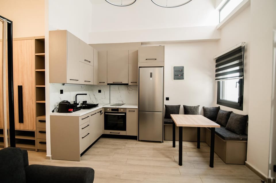Kitchen or kitchenette, Living room, Seating area, Dining area, oven, stove