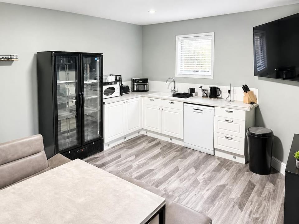 Kitchen or kitchenette, Seating area