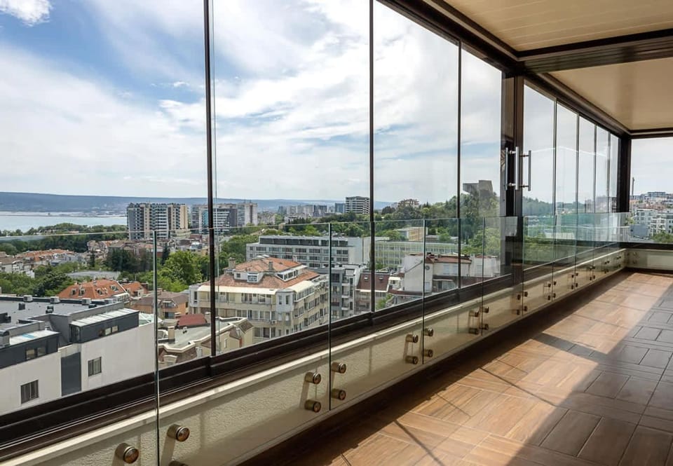 Natural landscape, View (from property/room), Balcony/Terrace, City view, Sea view