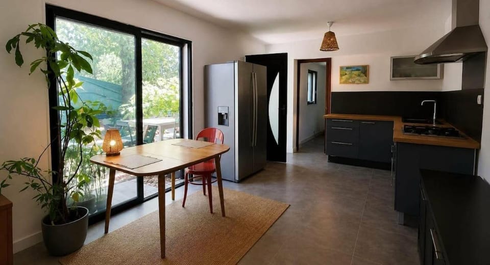 Location Maison climatisée avec jardin arboré et barbecue House in Villeneuve-lès-Avignon