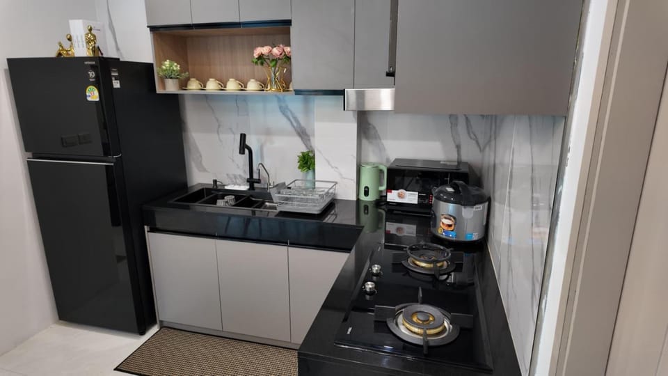Coffee/tea facilities, Kitchen or kitchenette, stove, toaster