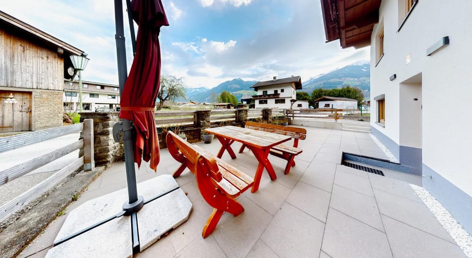 Property building, Natural landscape, Balcony/Terrace, Mountain view