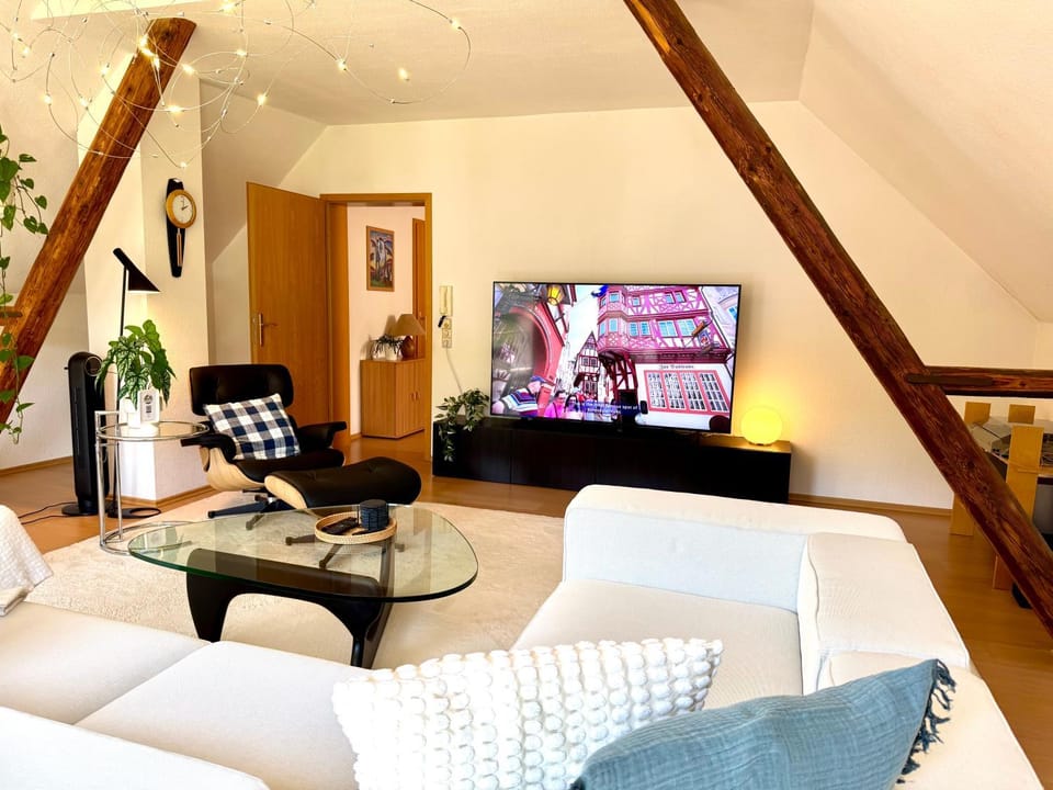 Communal lounge/ TV room, TV and multimedia, Living room