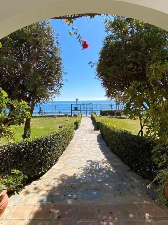 Day, Natural landscape, Garden, Sea view