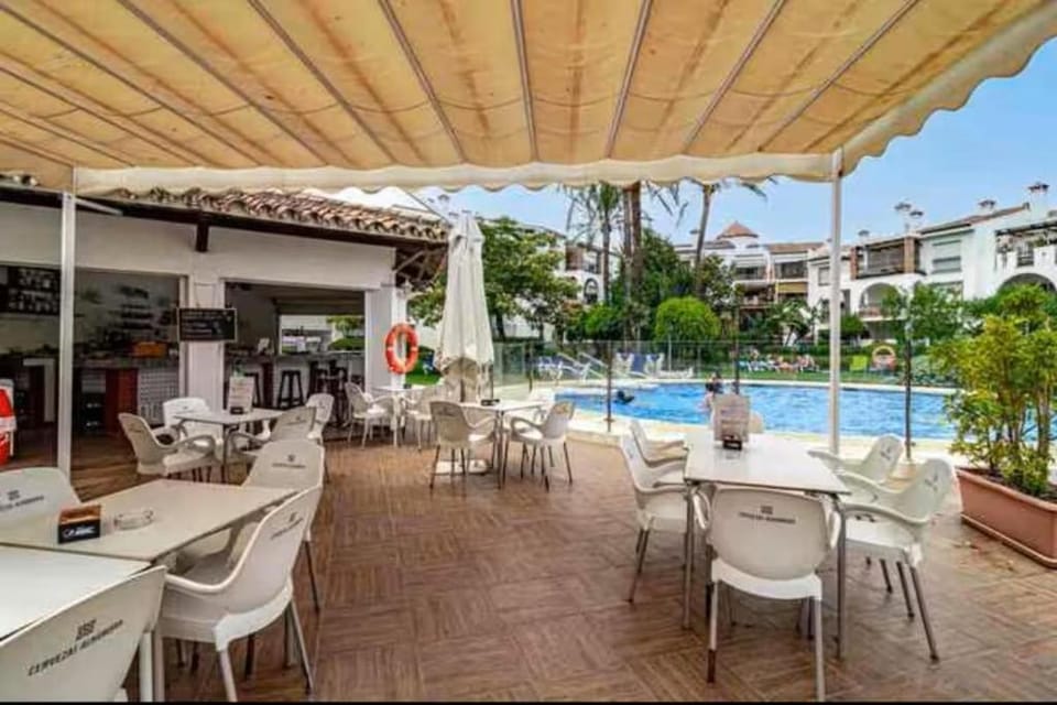 Restaurant/places to eat, Lounge or bar, Swimming pool