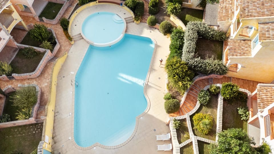 Bird's eye view, Swimming pool