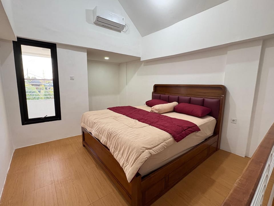 Bed, Bedroom, air conditioner